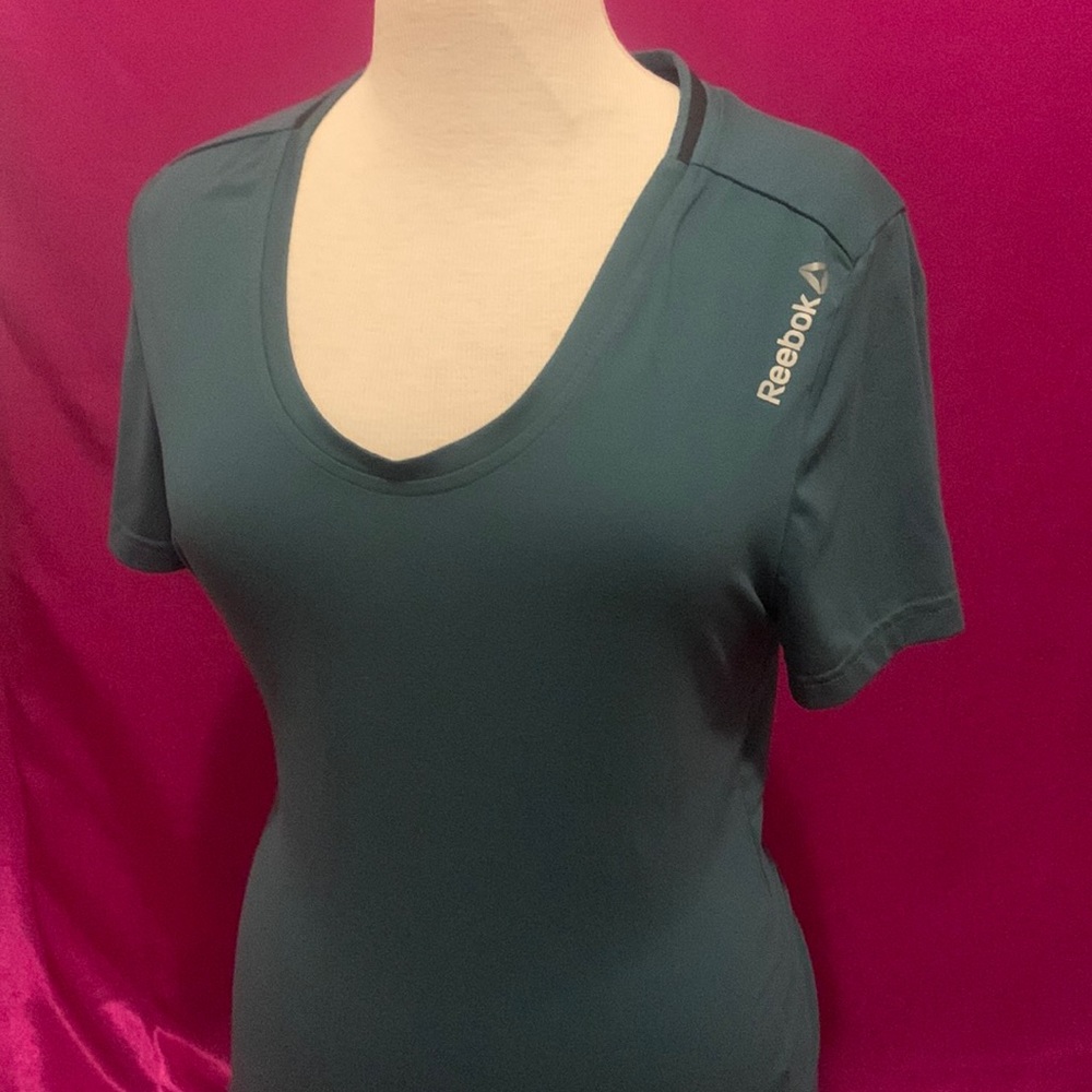 Reebok speedwick teal top size S. Very nice fabric. Stretchy. Longer style